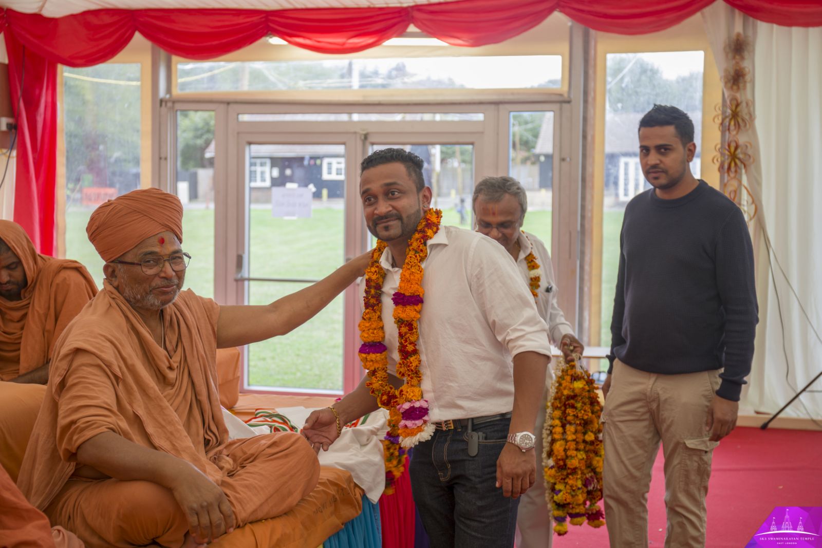 ©1987-2017 SKS Swaminarayan Temple East London